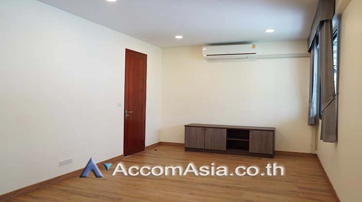 15  3 br House For Rent in Sathorn ,Bangkok MRT Lumphini AA25935