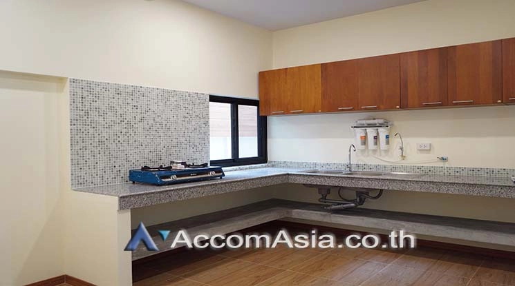 17  3 br House For Rent in Sathorn ,Bangkok MRT Lumphini AA25935