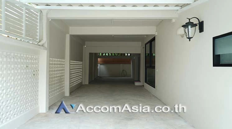 18  3 br House For Rent in Sathorn ,Bangkok MRT Lumphini AA25935