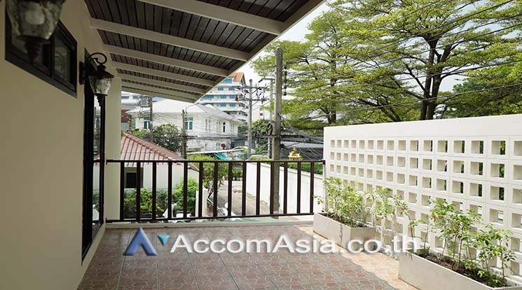 8  3 br House For Rent in Sathorn ,Bangkok MRT Lumphini AA25935