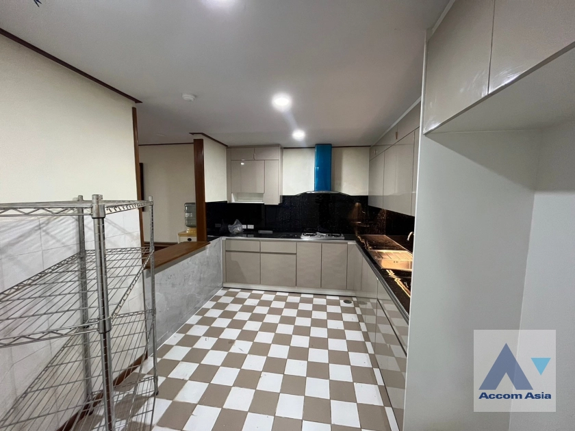 unit 3 Bedrooms  Condominium For Rent & Sale in Sukhumvit, Bangkok  near BTS Asok - MRT Sukhumvit (AA25944)