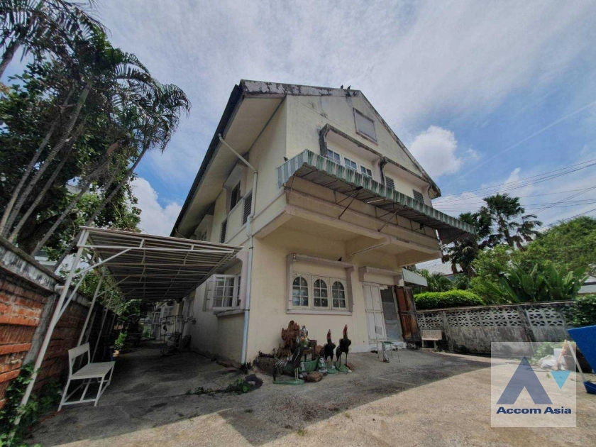  2  6 br House For Sale in sukhumvit ,Bangkok BTS Ekkamai AA25946