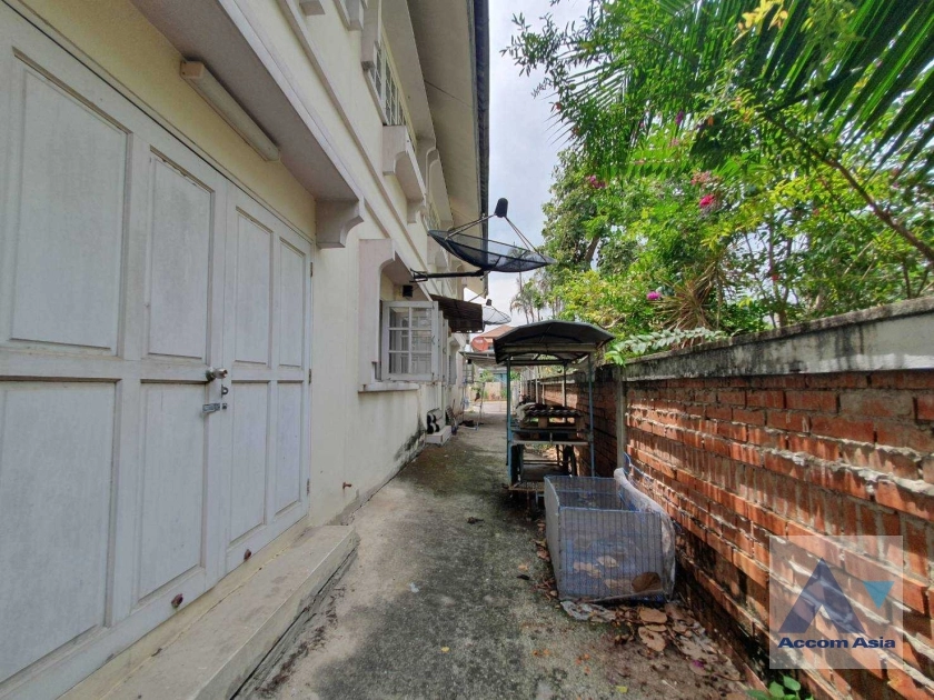 6  6 br House For Sale in sukhumvit ,Bangkok BTS Ekkamai AA25946