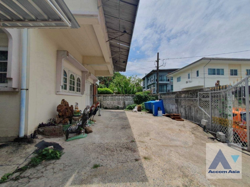 5  6 br House For Sale in sukhumvit ,Bangkok BTS Ekkamai AA25946