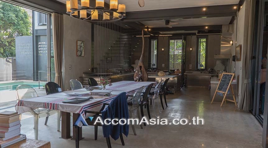 22  6 br House for rent and sale in Sukhumvit ,Bangkok BTS Phra khanong AA25982