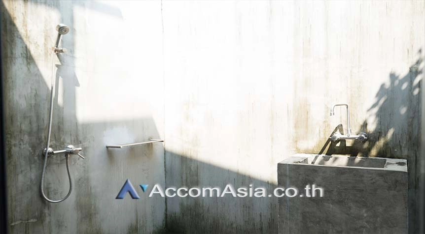  1  6 br House for rent and sale in Sukhumvit ,Bangkok BTS Phra khanong AA25982