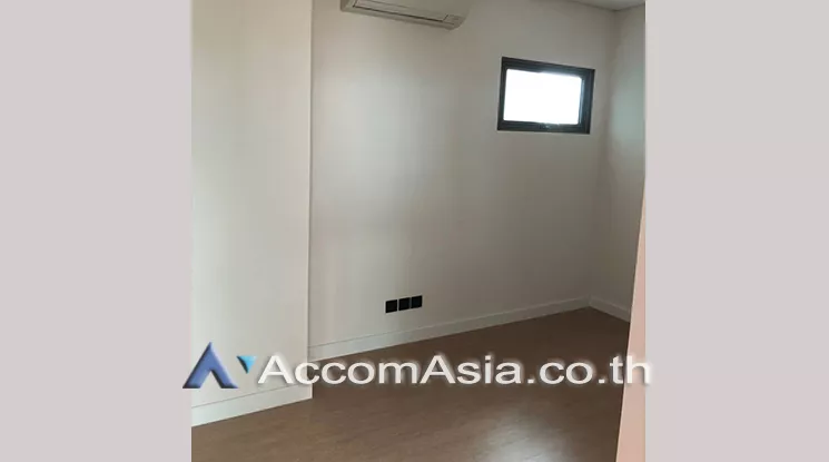  2 Bedrooms  Condominium For Sale in Silom, Bangkok  near BTS Saphan Taksin - MRT Hua Lamphong (AA25983)