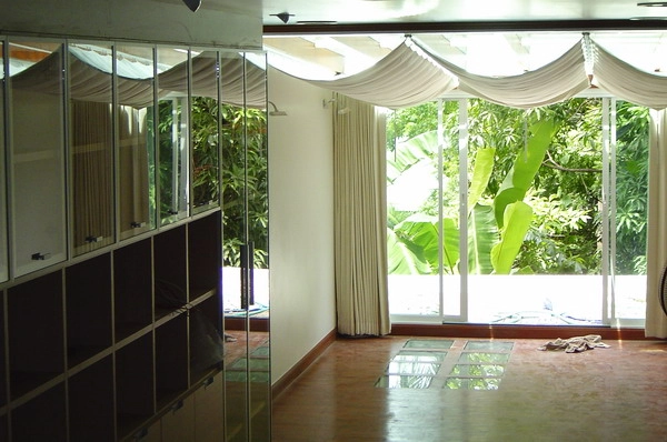 unit 3 Bedrooms  Townhouse For Rent in Sukhumvit, Bangkok  near MRT Phetchaburi (5001401)