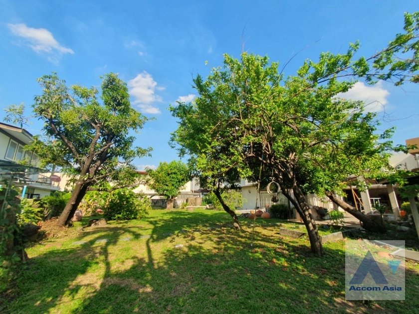 6  House For Sale in Sukhumvit ,Bangkok BTS Phra khanong AA25989