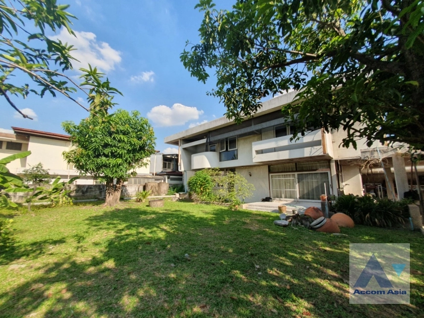  2  House For Sale in Sukhumvit ,Bangkok BTS Phra khanong AA25989