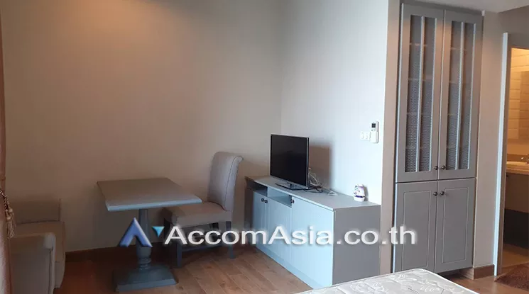  1 Bedroom  Condominium For Sale in Phaholyothin, Bangkok  near BTS Saphan-Kwai (AA25994)