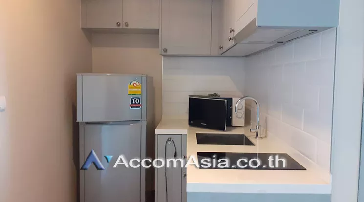  1 Bedroom  Condominium For Sale in Phaholyothin, Bangkok  near BTS Saphan-Kwai (AA25994)