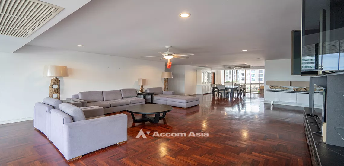 Big Balcony, Pet friendly |  Peaceful and Pet-Friendly Residence in Asoke Apartment  3 Bedroom for Rent MRT Sukhumvit in Sukhumvit Bangkok
