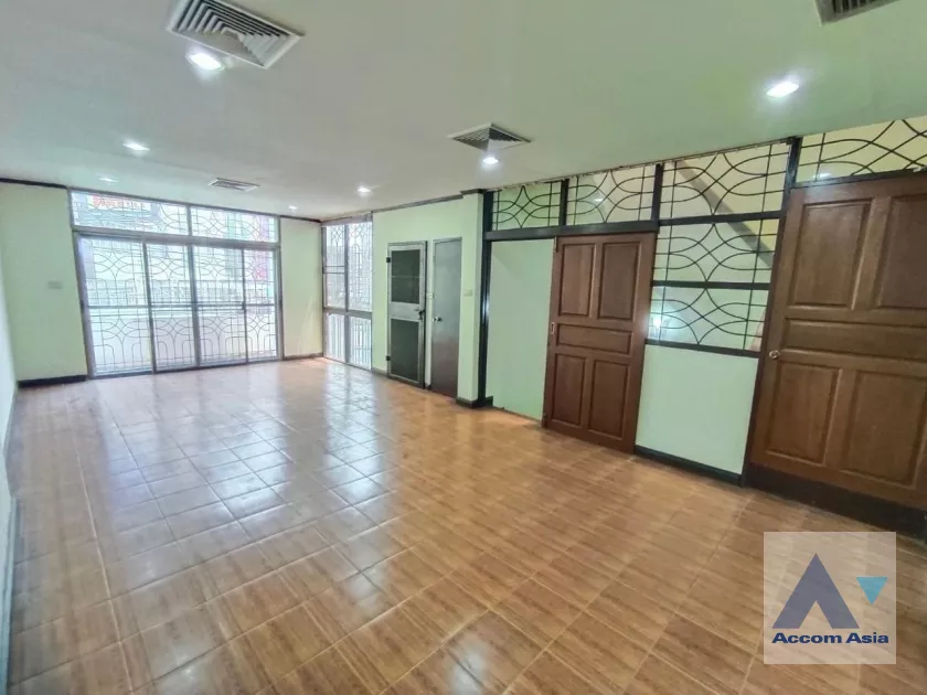 Home Office |  3 Bedrooms  Townhouse For Rent in Sukhumvit, Bangkok  near BTS Phra khanong (AA26041)