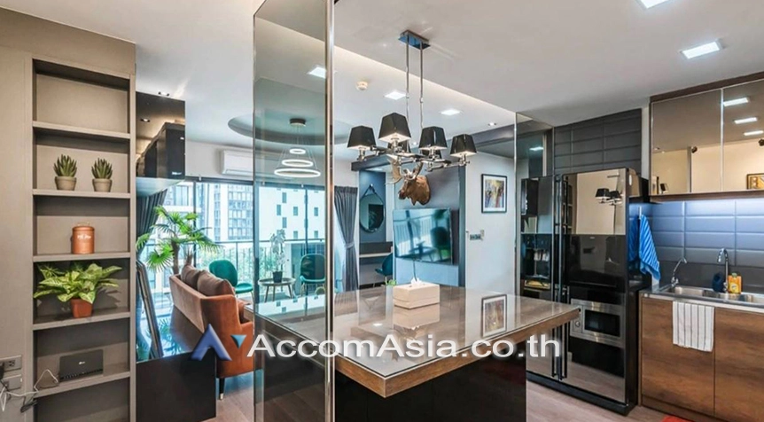 4  2 br Condominium For Sale in Ploenchit ,Bangkok BTS Ploenchit at Renova Residence AA26042