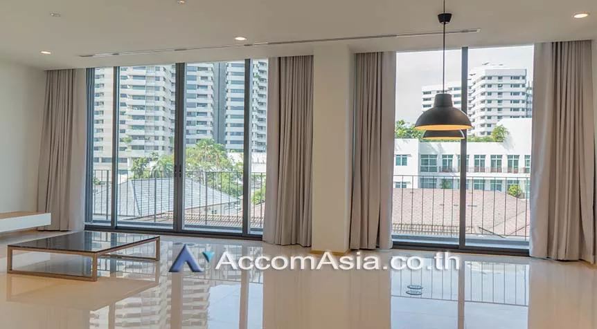 unit 3 Bedrooms  Apartment For Rent in Sukhumvit, Bangkok  near BTS Phrom Phong (AA26045)
