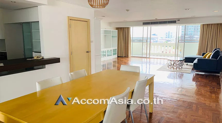  3 Bedrooms  Apartment For Rent in Sathorn, Bangkok  near BTS Chong Nonsi (AA26046)