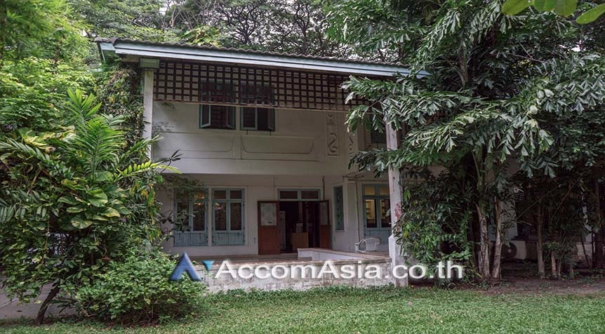 unitHome Office, Garden |  4 Bedrooms  House For Rent & Sale in Sukhumvit, Bangkok  near BTS Phrom Phong (AA26054)