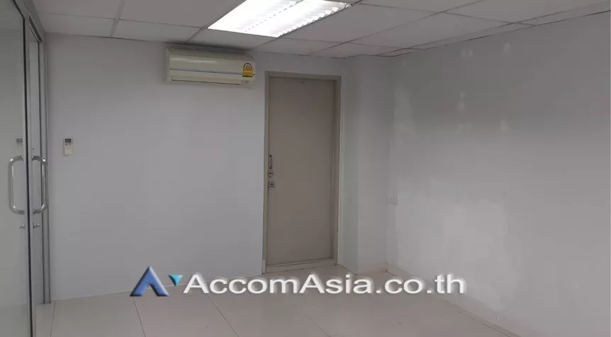  1  Office Space For Rent in Sukhumvit ,Bangkok BTS Bang Chak at S.N.P Tower AA26069