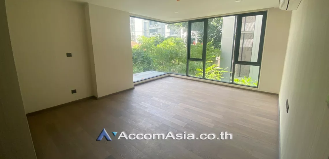unit 3 Bedrooms  Condominium For Rent in Ploenchit, Bangkok  near BTS Ratchadamri - MRT Silom (AA26078)
