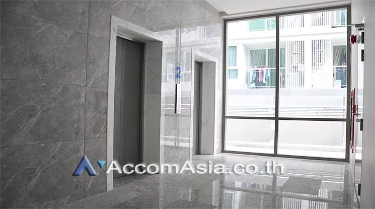  Office space For Rent in Sukhumvit, Bangkok  near BTS Punnawithi (AA26080)