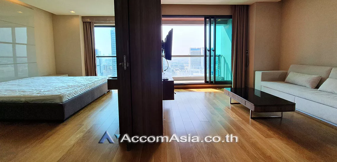 unit 1 Bedroom  Condominium For Rent in Silom, Bangkok  near BTS Chong Nonsi (AA26112)