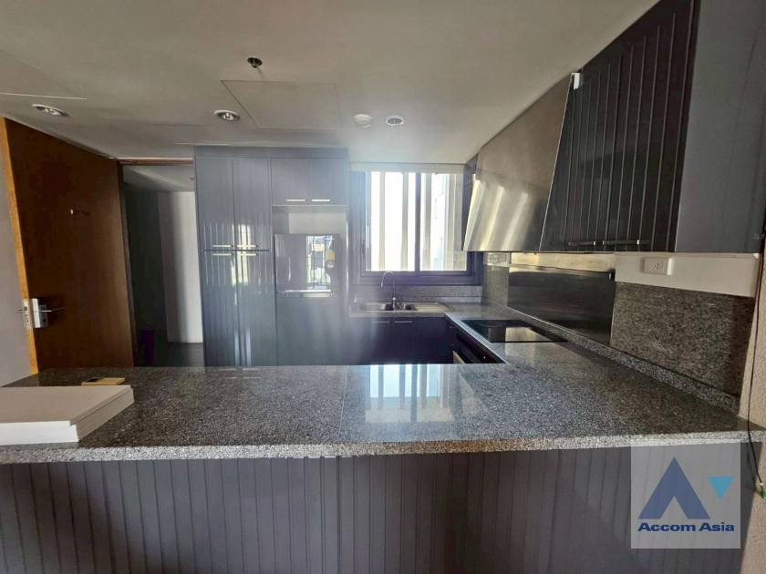 unit 2 Bedrooms  Condominium For Rent in Sathorn, Bangkok  near BTS Chong Nonsi - MRT Lumphini (AA26119)