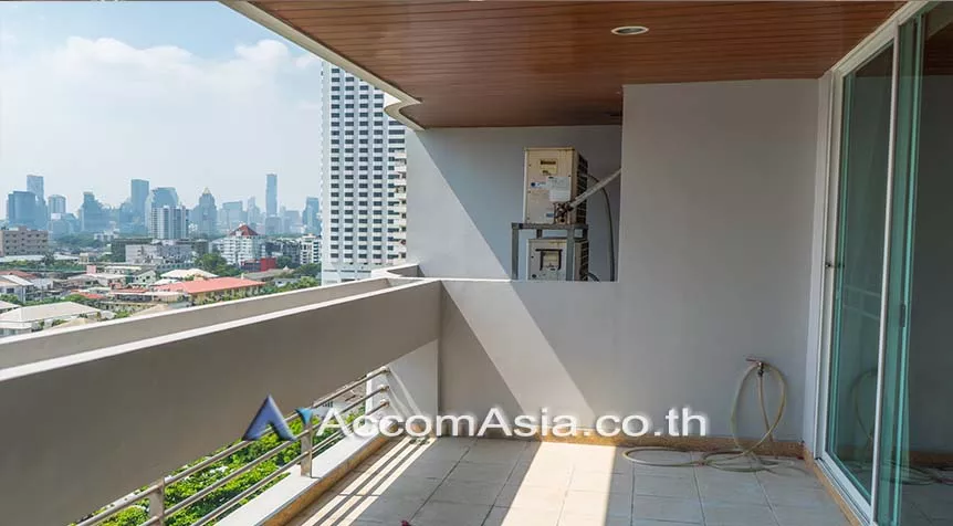 Penthouse, Pet friendly |  Fully Furnished Apartment, Only 2 mins walk to BTS Apartment  3 Bedroom for Sale & Rent BTS Nana in Sukhumvit Bangkok