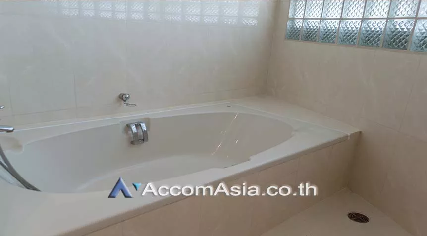 12  3 br Apartment for rent and sale in Sukhumvit ,Bangkok BTS Nana at Fully Furnished Apartment, Only 2 mins walk to BTS AA26129