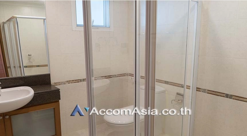 16  4 br Apartment For Rent in Sukhumvit ,Bangkok BTS Nana at Fully Furnished Apartment, Only 2 mins walk to BTS AA26130