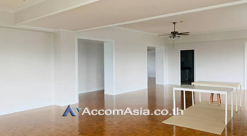  3 Bedrooms  Apartment For Rent in Sathorn, Bangkok  near BTS Chong Nonsi (AA26136)