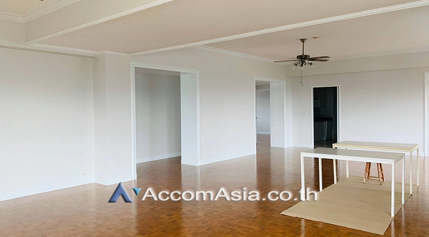 unitSpacious apartment with airy balcony and open-plan layout in Sathorn (AA26136)