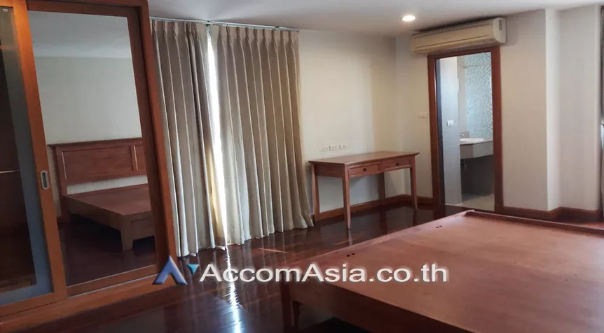 Pet friendly |  3 Bedrooms  Apartment For Rent in Ploenchit, Bangkok  near BTS Ploenchit (AA26156)