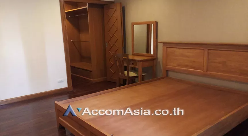 Pet friendly |  3 Bedrooms  Apartment For Rent in Ploenchit, Bangkok  near BTS Ploenchit (AA26156)