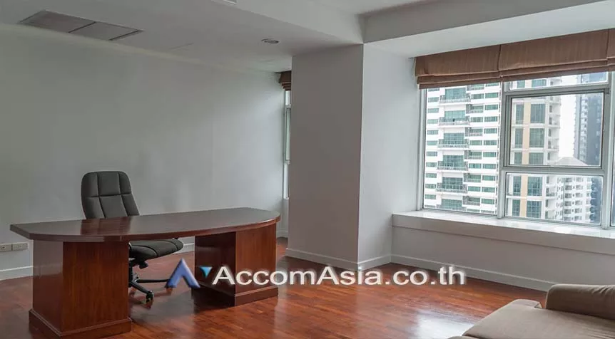 Duplex Condo |  4 Bedrooms  Apartment For Rent in Sukhumvit, Bangkok  near BTS Phrom Phong (AA26158)