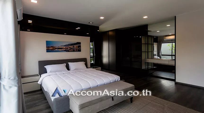 3 Bedrooms  Townhouse For Rent in Bangna, Bangkok  (AA26199)