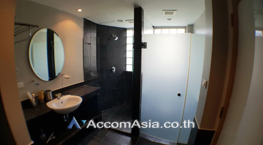 7  4 br Townhouse For Rent in Sukhumvit ,Bangkok BTS Phrom Phong AA26220