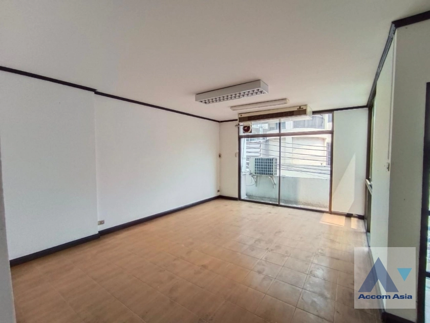 12  3 br Townhouse For Rent in Sukhumvit ,Bangkok BTS Phra khanong AA26221