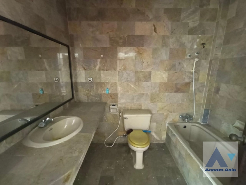 31  3 br Townhouse For Rent in Sukhumvit ,Bangkok BTS Phra khanong AA26221