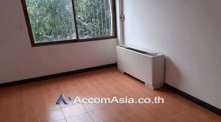  3 Bedrooms  Townhouse For Rent in Sukhumvit, Bangkok  (AA26221)