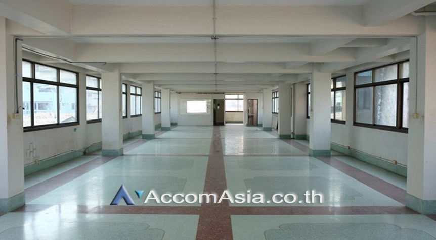  2  Studio Shophouse For Rent in Sathorn ,Bangkok BTS Surasak AA26247