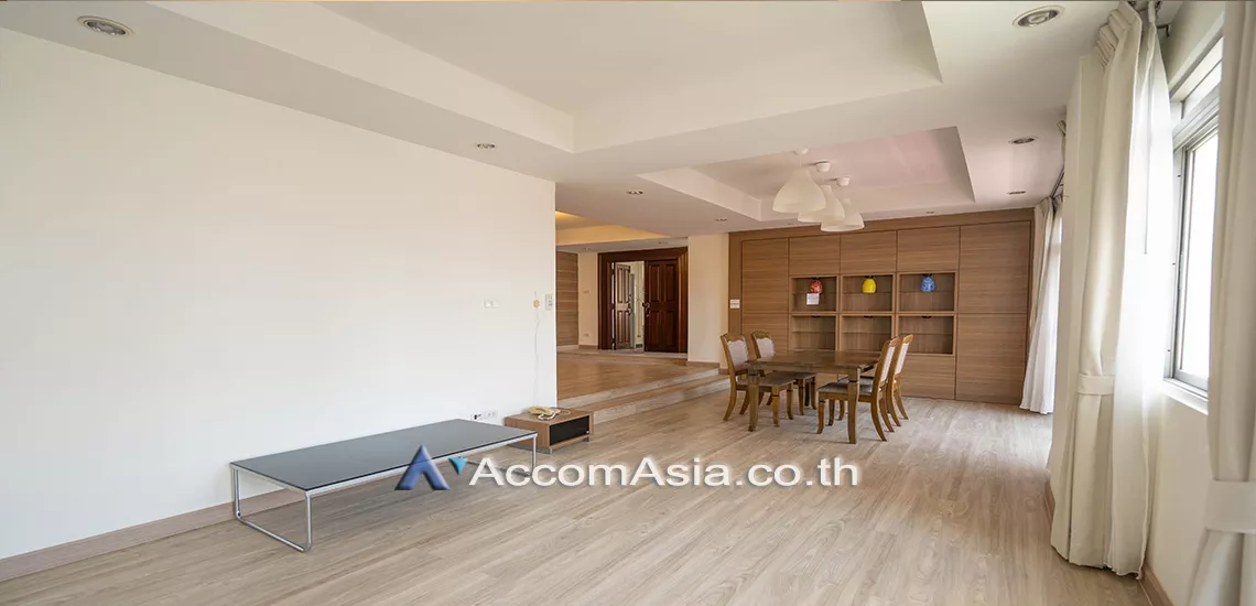 unit 3 Bedrooms  Condominium For Rent in Sukhumvit, Bangkok  near BTS Nana (24079)