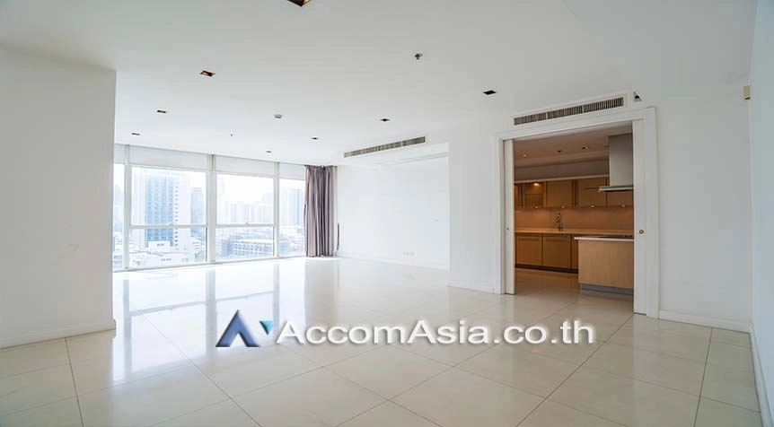 Condominium For Sale in Ploenchit, Bangkok Code AA26277