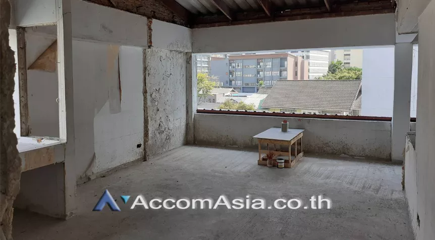  1  Shophouse For Rent in Sukhumvit ,Bangkok BTS Phrom Phong AA26283