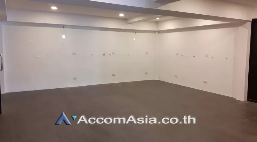  1  Shophouse For Rent in Sukhumvit ,Bangkok BTS Phrom Phong AA26283