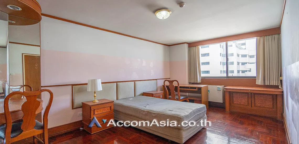 Pet friendly |  2 Bedrooms  Apartment For Rent in Sathorn, Bangkok  near BTS Surasak (AA26286)