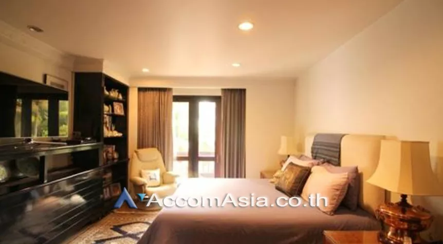  4 Bedrooms  Townhouse For Sale in Sukhumvit, Bangkok  near BTS Thong Lo (AA26287)
