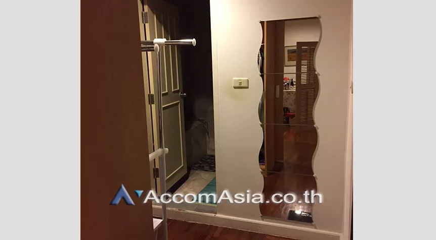 unit 1 Bedroom  Condominium For Sale in Ploenchit, Bangkok  near BTS Ploenchit (AA26298)