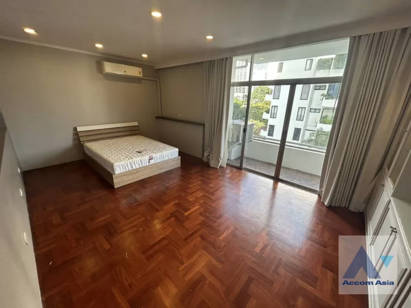  4 Bedrooms  Condominium For Rent in Sathorn, Bangkok  near MRT Lumphini (AA26327)