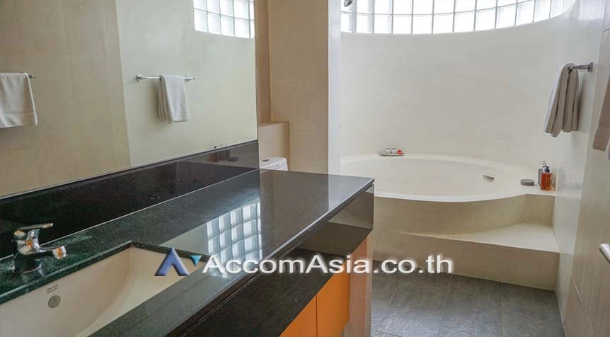 5  4 br Apartment for rent and sale in Sukhumvit ,Bangkok BTS Ekkamai at Ekkamai Family Apartment AA26334